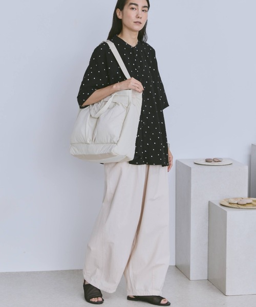 Libra Cue（リブラ キュー）の「【A4サイズ収納可能】2way中綿ショルダーバッグ（ショルダーバッグ・レディース・アイボリー/ブラック/カーキ・FREE）」の9枚目の写真