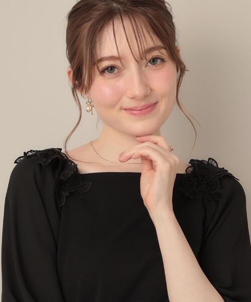 couture brooch(クチュールブローチ)の「【マシンウォッシャブル・UVケア・接触冷感】ラグランレースドッキングカットソー(Tシャツ/カットソー・レディース・オフホワイト/ブラック/サンドベージュ・40/42/38/36)」の2枚目の写真