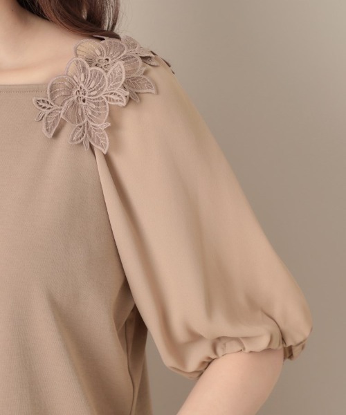 couture brooch(クチュールブローチ)の「【マシンウォッシャブル・UVケア・接触冷感】ラグランレースドッキングカットソー(Tシャツ/カットソー・レディース・オフホワイト/ブラック/サンドベージュ・40/42/38/36)」の7枚目の写真