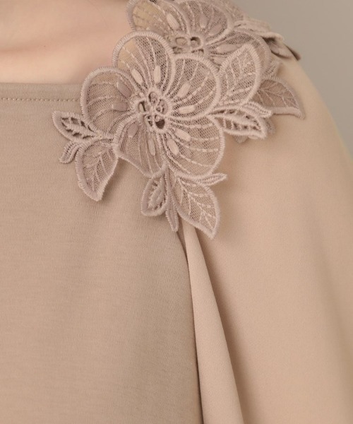 couture brooch(クチュールブローチ)の「【マシンウォッシャブル・UVケア・接触冷感】ラグランレースドッキングカットソー(Tシャツ/カットソー・レディース・オフホワイト/ブラック/サンドベージュ・40/42/38/36)」の10枚目の写真