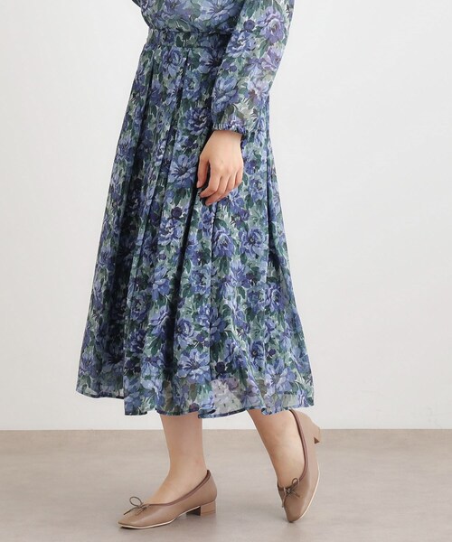 LAURA ASHLEY(ローラアシュレイ)の「【洗える/同柄アイテムあり】ケラウェイ柄 ドビースカート(スカート・レディース・ネイビー系7/レッド系1・38/40)」の2枚目の写真