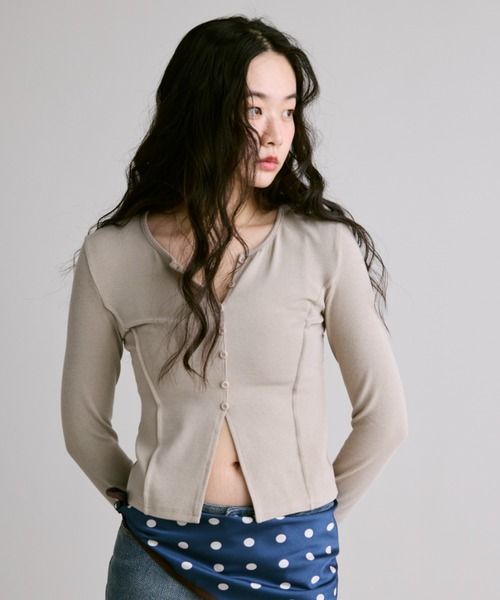 FUULLY STUDIO(フーリィーステューディオ)の「ヘンリーネックプルオーバー(Tシャツ/カットソー・レディース・ブラック/ベージュ・FREE)」の4枚目の写真