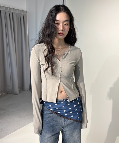 FUULLY STUDIO(フーリィーステューディオ)の「ヘンリーネックプルオーバー(Tシャツ/カットソー・レディース・ブラック/ベージュ・FREE)」の6枚目の写真