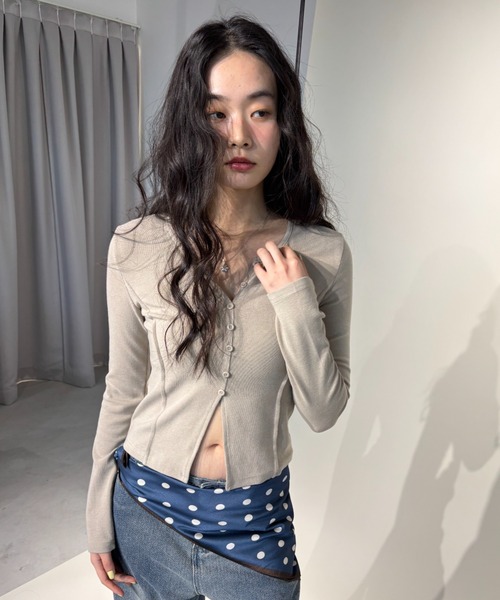 FUULLY STUDIO(フーリィーステューディオ)の「ヘンリーネックプルオーバー(Tシャツ/カットソー・レディース・ブラック/ベージュ・FREE)」の7枚目の写真