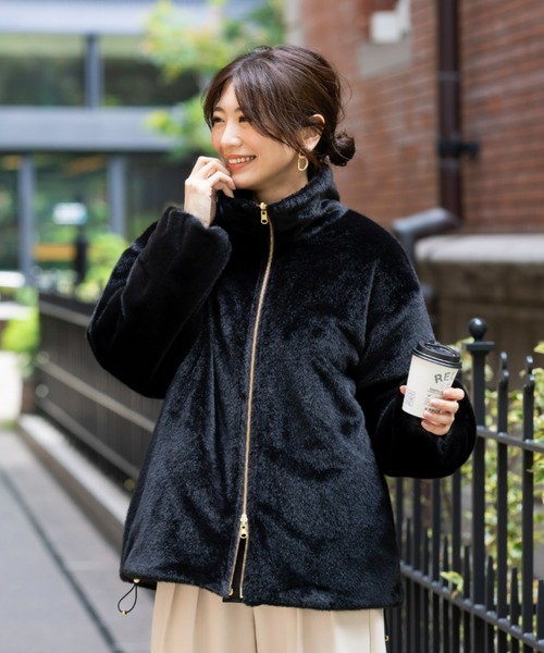 UNDOVE（アンドゥーブ）の「UNDOVE　中綿キルトリバーシブルファーコート　【ファージャケット/ファー/もこもこ/ゴールドジップ/2WAY/キルトジャケット/キルトコート/はっ水/防汚/UV/蓄熱中綿】（ダウンジャケット/コート・レディース・カーキ/アイボリー/ブラック・MEDIUM/LARGE/X-LARGE）」の15枚目の写真