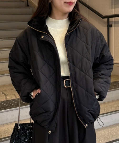UNDOVE（アンドゥーブ）の「UNDOVE　中綿キルトリバーシブルファーコート　【ファージャケット/ファー/もこもこ/ゴールドジップ/2WAY/キルトジャケット/キルトコート/はっ水/防汚/UV/蓄熱中綿】（ダウンジャケット/コート・レディース・カーキ/アイボリー/ブラック・MEDIUM/LARGE/X-LARGE）」の9枚目の写真