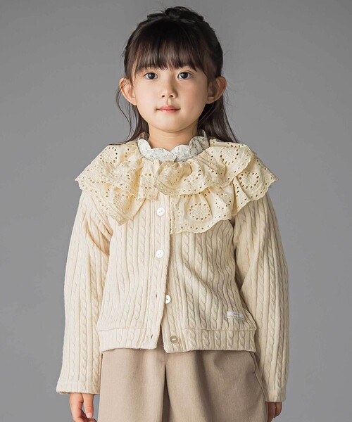 BeBe Petits Pois Vert(ベベプチポワヴェール)の「なわ編みニット襟フリルカーディガン(カーディガン/ボレロ・キッズ・ブラック/オフホワイト・100cm/110cm/120cm/150cm/130cm/140cm)」の2枚目の写真
