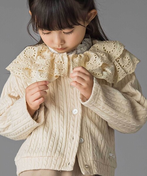 BeBe Petits Pois Vert(ベベプチポワヴェール)の「なわ編みニット襟フリルカーディガン(カーディガン/ボレロ・キッズ・ブラック/オフホワイト・100cm/110cm/120cm/150cm/130cm/140cm)」の19枚目の写真