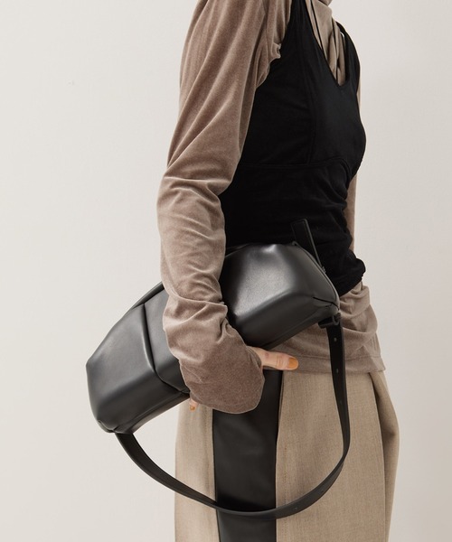 新品、タグ月☆ ADD CULUMN/アドカラム ADD CULUMN/アドカラム】PUFF CLASP CLUTCH/パフクラッチ（ショルダー