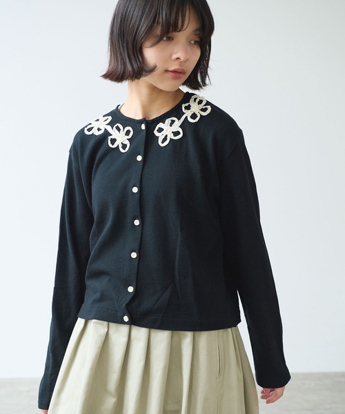 bulle de savon（ビュルデサボン）の「△くるくるはなテープ刺繍 カーディガン（Tシャツ/カットソー・レディース・ブラック/グレー・FREE）」の2枚目の写真