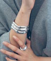 LAZY SUSAN（レイジースーザン）の「バングルナッシングアザーズ　ウェーブ（バングル/リストバンド）」