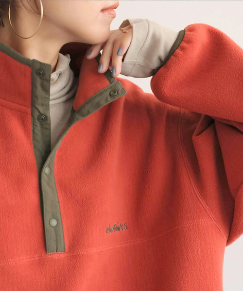 WILD THINGS(ワイルドシングス)の「別注【WILD THINGS/ワイルドシングス】フリースプルオーバー(ブルゾン・レディース・レッド/ネイビー/ブラック・MEDIUM)」の1枚目の写真