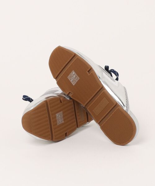 CHARLES & KEITH（チャールズ & キース）の「テクスチャー レースアップスリッポンスニーカー（スリッポン・レディース・シルバー/バーガンディー・25cm/22.5cm/23cm/23.5cm/24.5cm/25.5cm）」の11枚目の写真