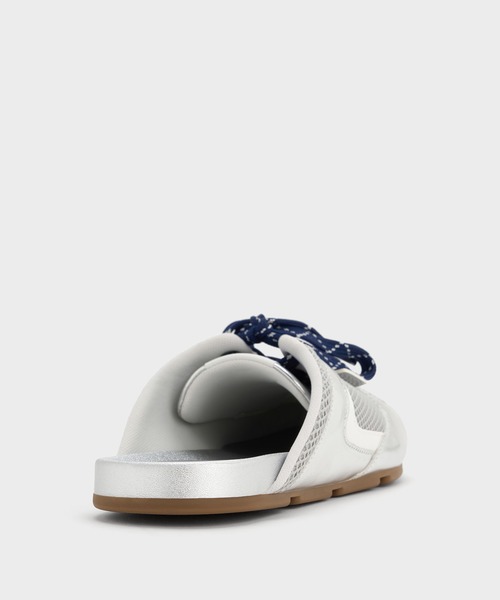 CHARLES & KEITH（チャールズ & キース）の「テクスチャー レースアップスリッポンスニーカー（スリッポン・レディース・シルバー/バーガンディー・25cm/22.5cm/23cm/23.5cm/24.5cm/25.5cm）」の8枚目の写真