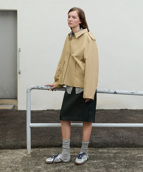 CHARLES & KEITH（チャールズ & キース）の「テクスチャー レースアップスリッポンスニーカー（スリッポン・レディース・シルバー/バーガンディー・25cm/22.5cm/23cm/23.5cm/24.5cm/25.5cm）」の12枚目の写真