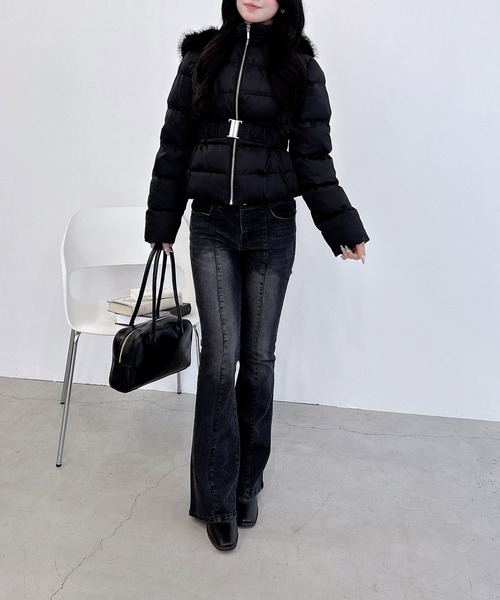 INGNI（イング）の「ショート丈ファーフード付ウエストベルトエコダウンコート（ダウンジャケット/コート・レディース・オフホワイト/ブラック・M）」の11枚目の写真