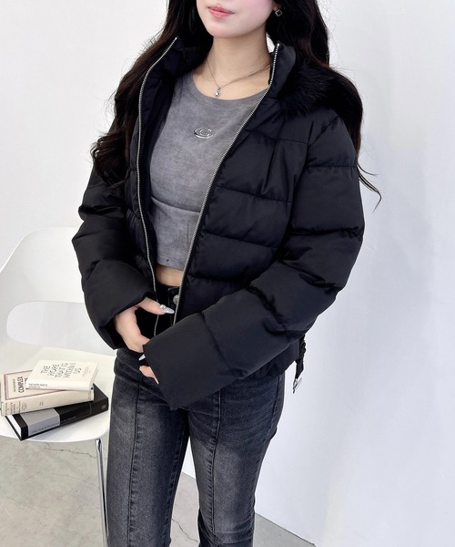 INGNI（イング）の「ショート丈ファーフード付ウエストベルトエコダウンコート（ダウンジャケット/コート・レディース・オフホワイト/ブラック・M）」の8枚目の写真