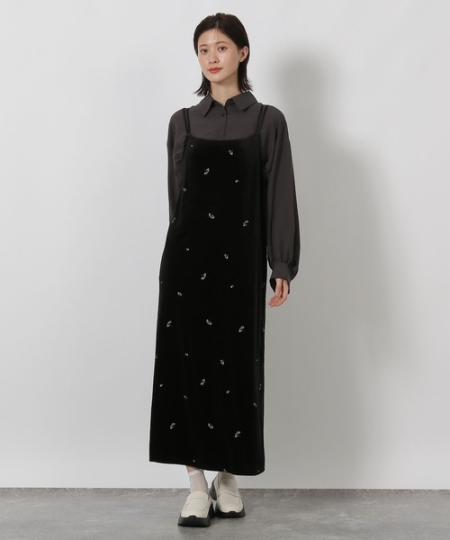 LAKOLE(ラコレ)の「ベロア刺繍キャミワンピース / 595081(ワンピース・レディース・ブラック/オレンジ・FREE)」の2枚目の写真