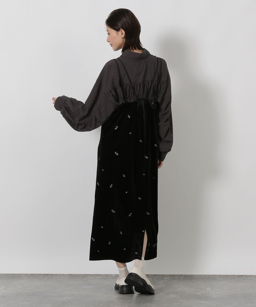 LAKOLE(ラコレ)の「ベロア刺繍キャミワンピース / 595081(ワンピース・レディース・ブラック/オレンジ・FREE)」の4枚目の写真