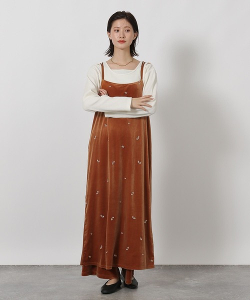 LAKOLE(ラコレ)の「ベロア刺繍キャミワンピース / 595081(ワンピース・レディース・ブラック/オレンジ・FREE)」の6枚目の写真