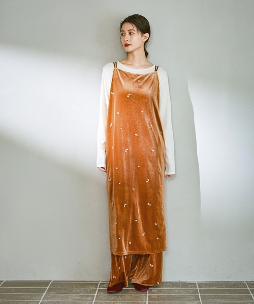 LAKOLE(ラコレ)の「ベロア刺繍キャミワンピース / 595081(ワンピース・レディース・ブラック/オレンジ・FREE)」の21枚目の写真