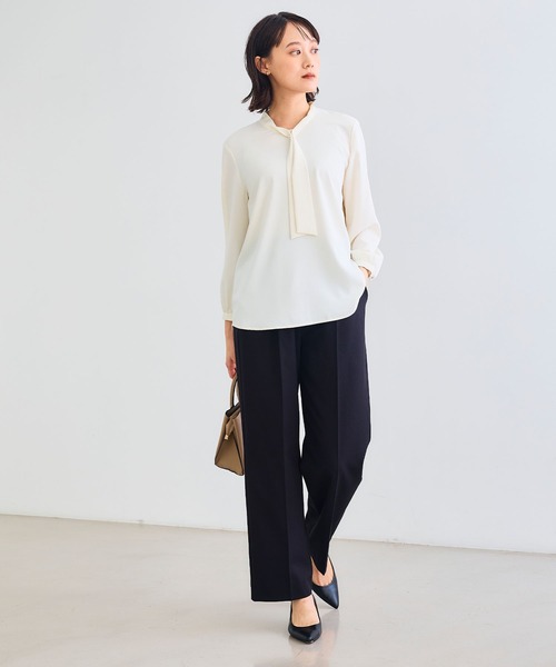 CROSS FUNCTION（クロスファンクション）の「《シワになりにくい》シルキーサテンパールボウタイブラウス【CROSS FUNCTION/クロスファンクション】（シャツ/ブラウス・レディース・ライトベージュ/オフホワイト・M/L/LL）」の10枚目の写真