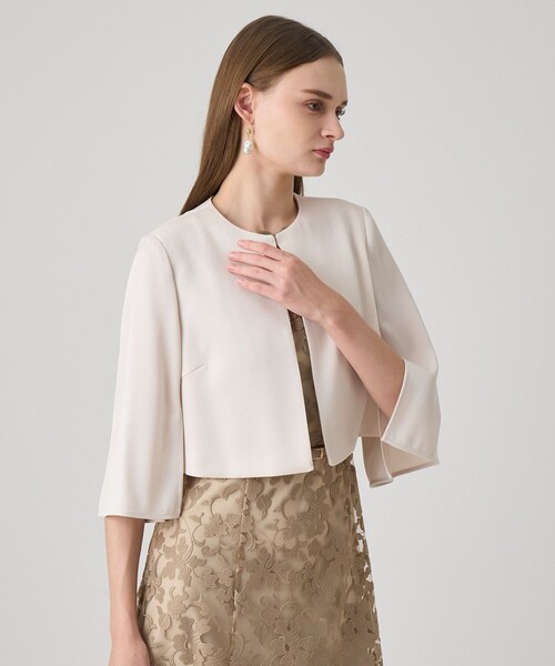 ANAYI（アナイ）の「トリアセサテンボレロジャケット（カーディガン/ボレロ・レディース・アイボリー・36/38）」の7枚目の写真