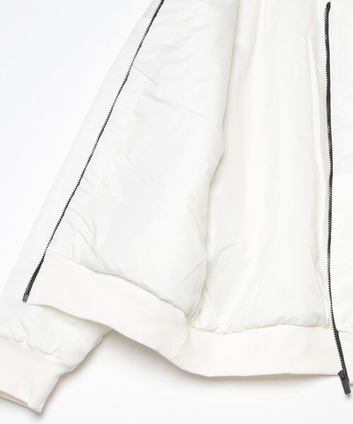 adidas（アディダス）の「スタジアム ボンバー / アディダス adidas（MA-1・メンズ・ホワイト/ブラック・3XL/X-LARGE/MEDIUM/LARGE/XX-LARGE/SMALL）」の7枚目の写真