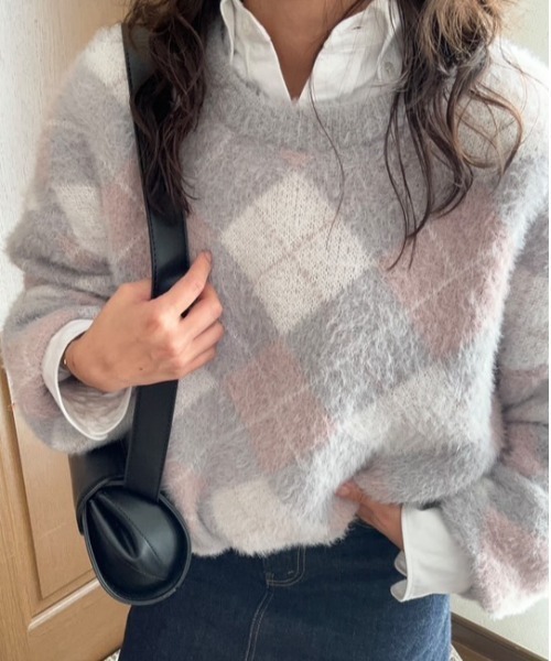 Belle Cie(ベルシー)の「ふわふわドロショルモヘアアーガイルニット(ニット/セーター・レディース・ピンク/ブルー・FREE)」の7枚目の写真