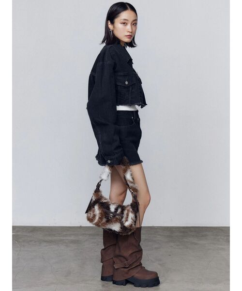 EMODA(エモダ)の「ベルトボックスボアバッグ(ショルダーバッグ・レディース・ブラウン/ブラック/アイボリー・FREE)」の6枚目の写真