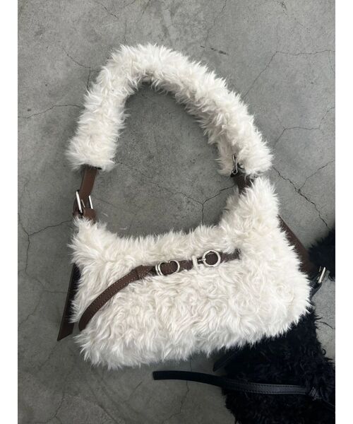 EMODA(エモダ)の「ベルトボックスボアバッグ(ショルダーバッグ・レディース・ブラウン/ブラック/アイボリー・FREE)」の10枚目の写真