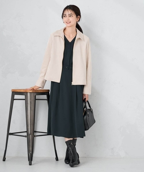 a.v.v(アーヴェヴェ)の「【洗える】ウエストタックワンピース(ワンピース・レディース・ベージュ/ネイビー・38/40/36)」の12枚目の写真