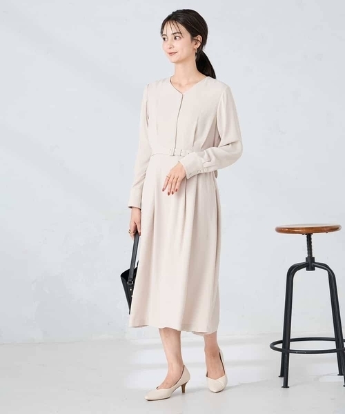 a.v.v(アーヴェヴェ)の「【洗える】ウエストタックワンピース(ワンピース・レディース・ベージュ/ネイビー・38/40/36)」の11枚目の写真