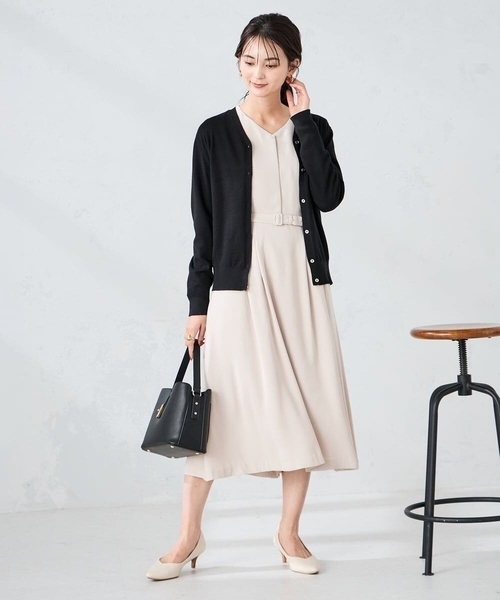 a.v.v(アーヴェヴェ)の「【洗える】ウエストタックワンピース(ワンピース・レディース・ベージュ/ネイビー・38/40/36)」の14枚目の写真