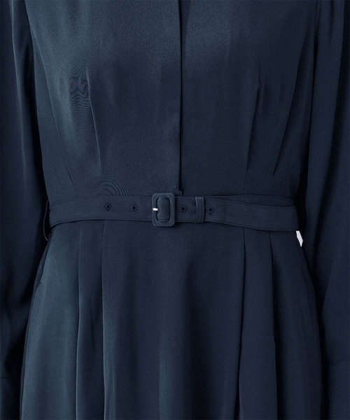 a.v.v(アーヴェヴェ)の「【洗える】ウエストタックワンピース(ワンピース・レディース・ベージュ/ネイビー・38/40/36)」の4枚目の写真