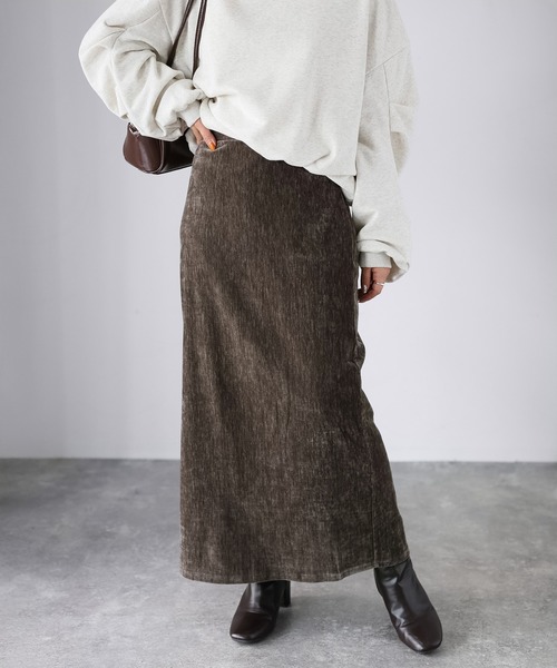 Riberry（リベリー）の「ベロアナローロングスカート（スカート・レディース・アイボリー/ブラウン/チャコールグレー/ブラック・MEDIUM）」の4枚目の写真