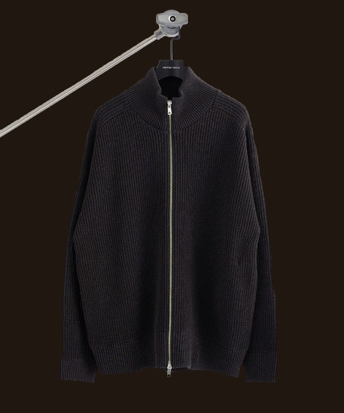 UNITED TOKYO（ユナイテッドトウキョウ）の「《残りわずか》ウールリブジップドライバーズニット　｜ストレッチ性/防寒/冬服/ハイネック/大人気/オフィスカジュアル/オケージョン/通勤/ウール/モックネック（ニット/セーター・メンズ・ブラック/グレー/ブラウン系その他/グレー系その他・1/3/2）」の4枚目の写真