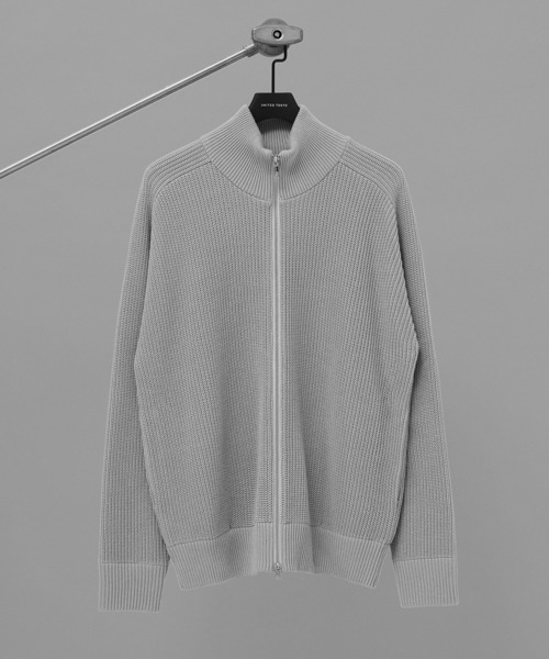 UNITED TOKYO（ユナイテッドトウキョウ）の「《残りわずか》ウールリブジップドライバーズニット　｜ストレッチ性/防寒/冬服/ハイネック/大人気/オフィスカジュアル/オケージョン/通勤/ウール/モックネック（ニット/セーター・メンズ・ブラック/グレー/ブラウン系その他/グレー系その他・1/3/2）」の2枚目の写真