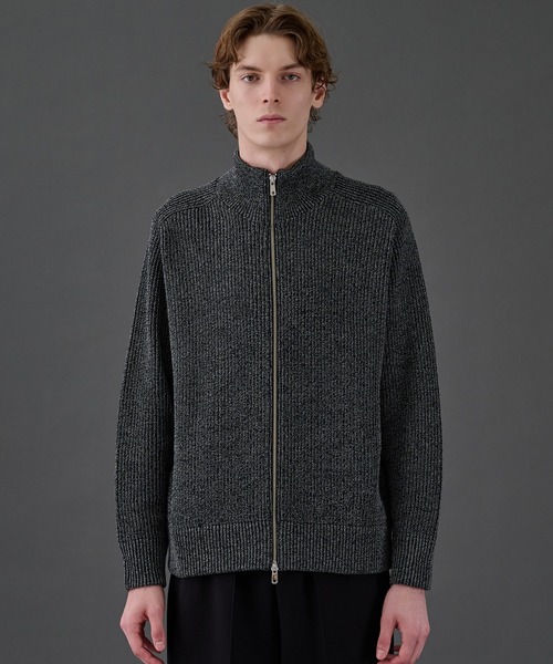 UNITED TOKYO（ユナイテッドトウキョウ）の「《残りわずか》ウールリブジップドライバーズニット　｜ストレッチ性/防寒/冬服/ハイネック/大人気/オフィスカジュアル/オケージョン/通勤/ウール/モックネック（ニット/セーター・メンズ・ブラック/グレー/ブラウン系その他/グレー系その他・1/3/2）」の11枚目の写真