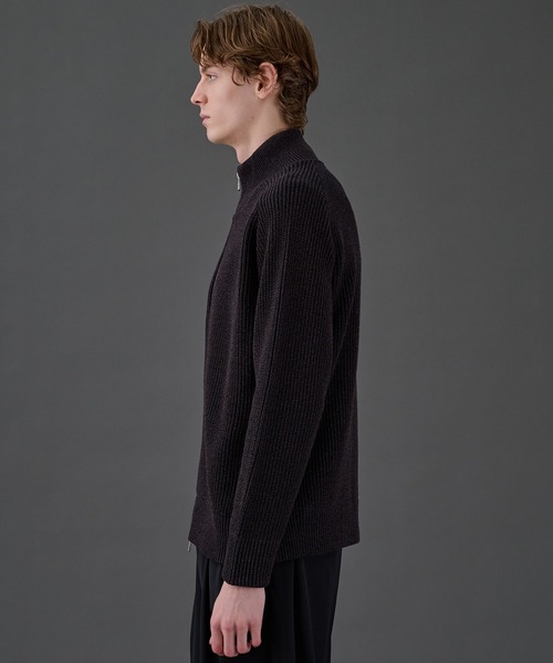 UNITED TOKYO（ユナイテッドトウキョウ）の「《残りわずか》ウールリブジップドライバーズニット　｜ストレッチ性/防寒/冬服/ハイネック/大人気/オフィスカジュアル/オケージョン/通勤/ウール/モックネック（ニット/セーター・メンズ・ブラック/グレー/ブラウン系その他/グレー系その他・1/3/2）」の15枚目の写真