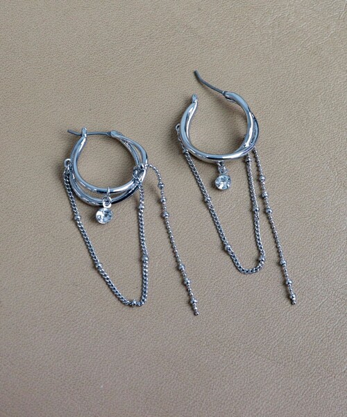 fredy emue(フレディエミュ)の「チェーンデザインCピアス(ピアス(両耳用)・レディース・シルバー/ゴールド・FREE)」の5枚目の写真