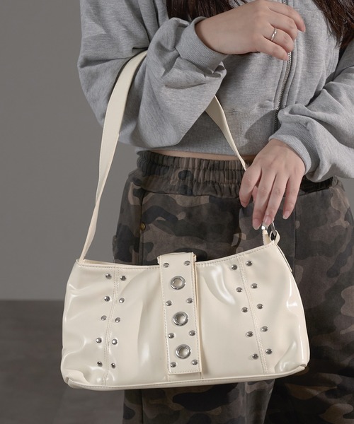 apres jour mignon(アプレジュールミニョン)の「【apresjour mignon×ARIAZ】スタッズスクエアハンドバッグ(ハンドバッグ・レディース・オフホワイト/ブラック/ボルドー・ONESIZE)」の2枚目の写真
