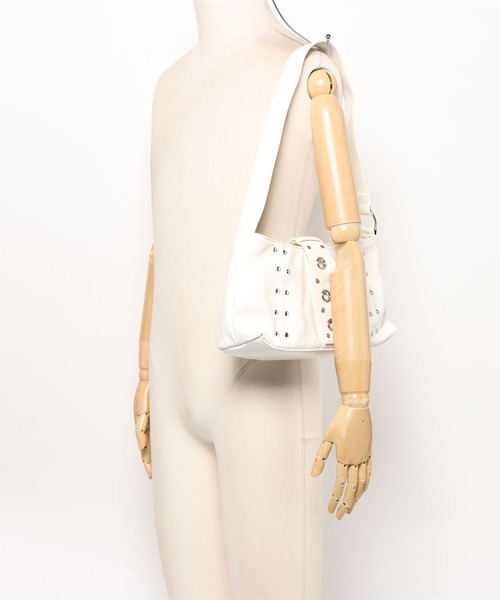 apres jour mignon(アプレジュールミニョン)の「【apresjour mignon×ARIAZ】スタッズスクエアハンドバッグ(ハンドバッグ・レディース・オフホワイト/ブラック/ボルドー・ONESIZE)」の9枚目の写真