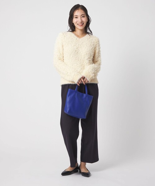 A DAY IN THE LIFE UNITED ARROWS(アデイインザライフユナイテッドアローズ)の「フェザー×チュール Vネックニット <A DAY IN THE LIFE>(ニット/セーター・レディース・オフホワイト/ブラック・FREE)」の4枚目の写真