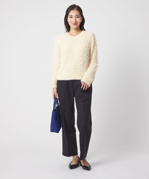 A DAY IN THE LIFE UNITED ARROWS(アデイインザライフユナイテッドアローズ)の「フェザー×チュール Vネックニット <A DAY IN THE LIFE>(ニット/セーター・レディース・オフホワイト/ブラック・FREE)」の5枚目の写真