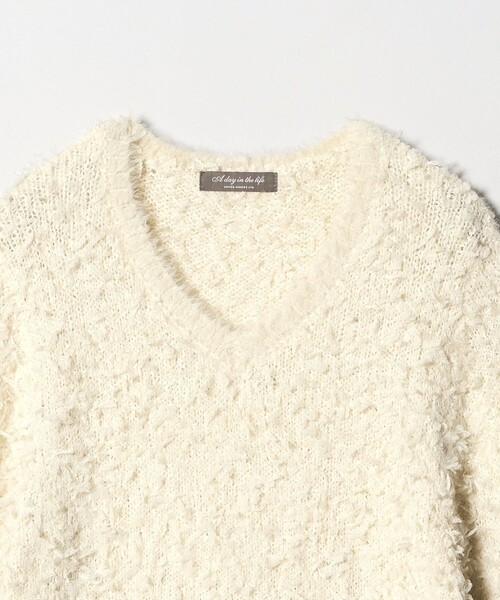A DAY IN THE LIFE UNITED ARROWS(アデイインザライフユナイテッドアローズ)の「フェザー×チュール Vネックニット <A DAY IN THE LIFE>(ニット/セーター・レディース・オフホワイト/ブラック・FREE)」の15枚目の写真