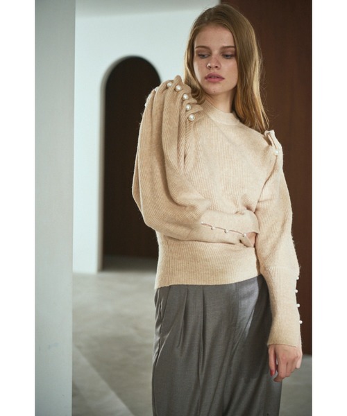 Estella.K(エステラケー)の「Pearl Crew neck Slash-sleeve sweater パールスラッシュマトンスリーブニット(ニット/セーター・レディース・ライトベージュ/ブラック・FREE)」の12枚目の写真