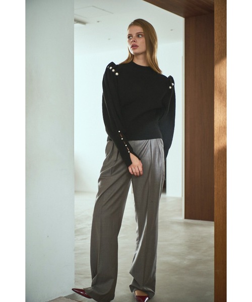 Estella.K(エステラケー)の「Pearl Crew neck Slash-sleeve sweater パールスラッシュマトンスリーブニット(ニット/セーター・レディース・ライトベージュ/ブラック・FREE)」の11枚目の写真