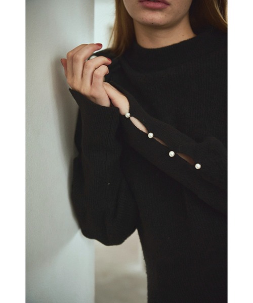 Estella.K(エステラケー)の「Pearl Crew neck Slash-sleeve sweater パールスラッシュマトンスリーブニット(ニット/セーター・レディース・ライトベージュ/ブラック・FREE)」の19枚目の写真