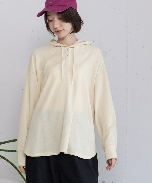 POU DOU DOU（プードゥドゥ）の「ヘンリーネックフーディトップス（Tシャツ/カットソー・レディース・ブルー/グレー/キナリ・M）」の5枚目の写真